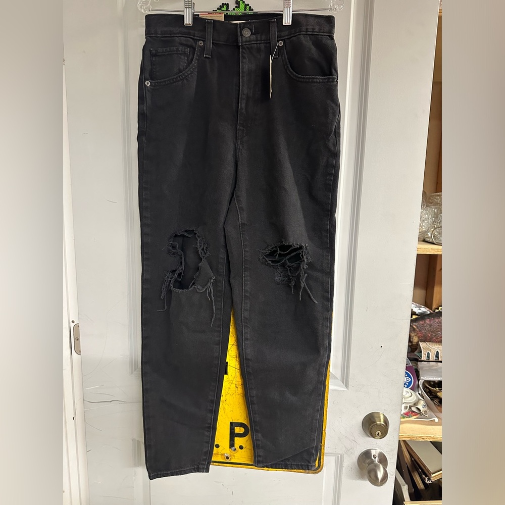 Levi’s High Waisted Mom Jeans - New
